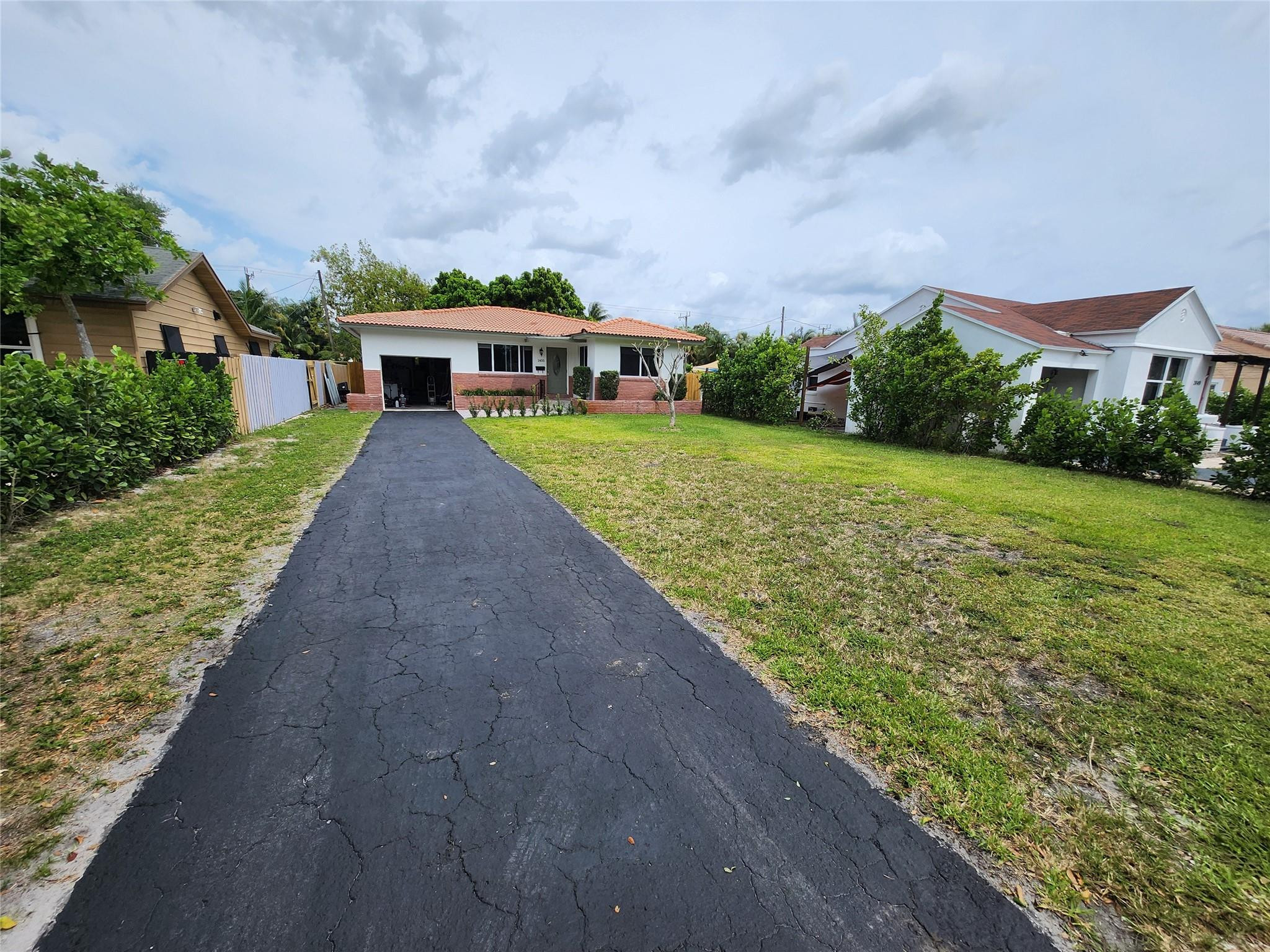 HOLLYWOOD LITTLE RANCHES - Residential Lease