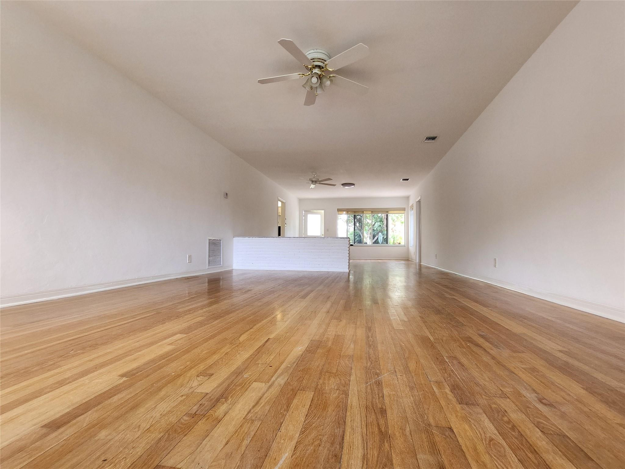 HOLLYWOOD LITTLE RANCHES - Residential Lease