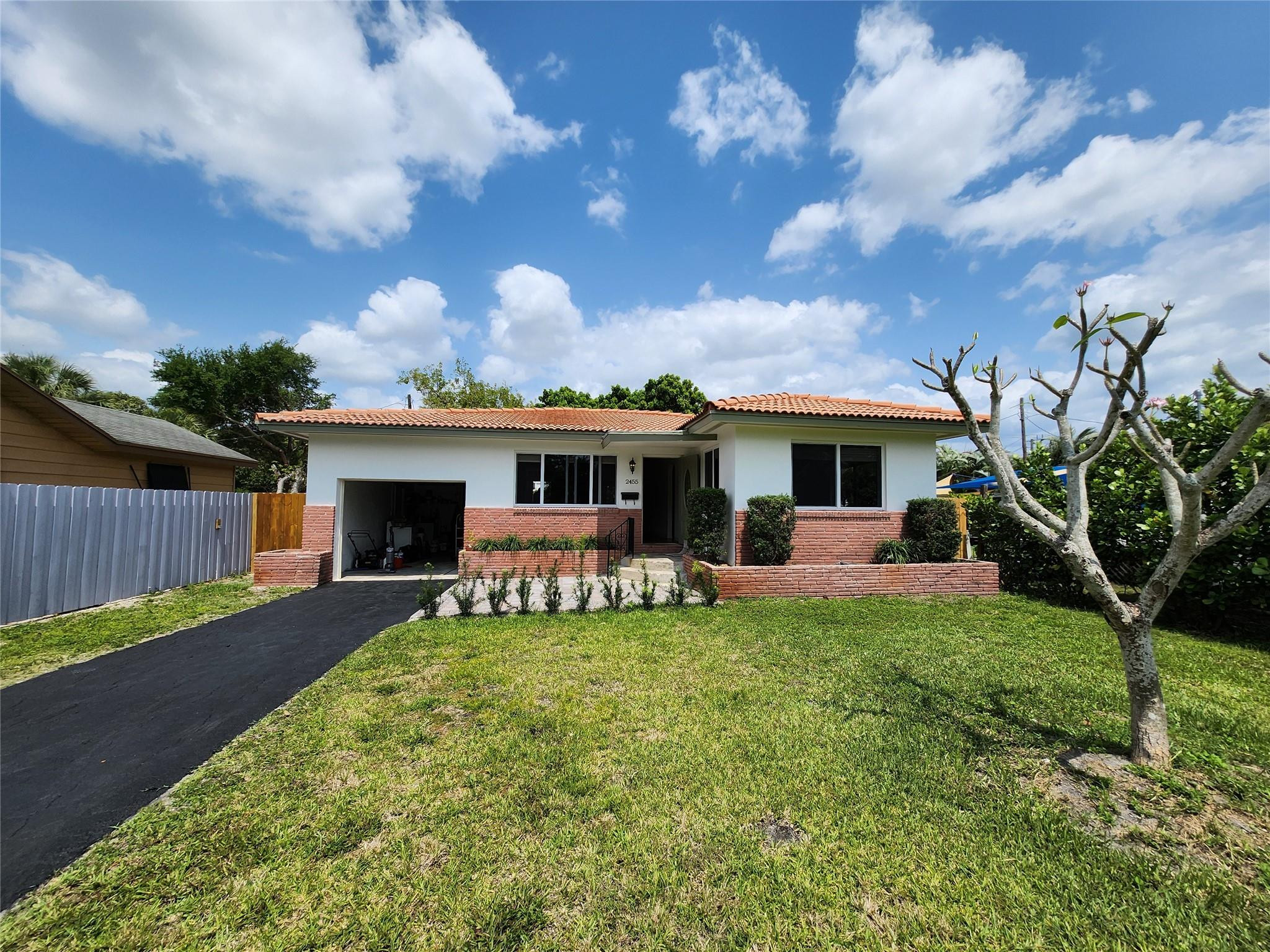 HOLLYWOOD LITTLE RANCHES - Residential Lease