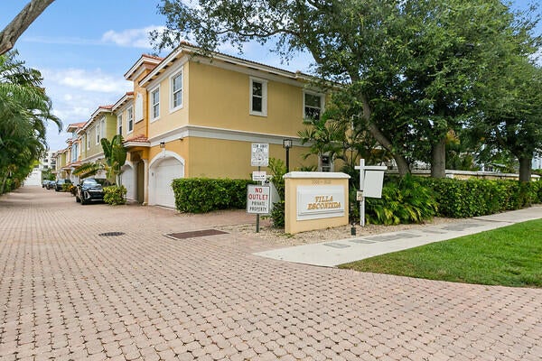 Photo of 3020 NE 5th Terrace, Wilton Manors, FL 33334 (MLS # B26044232)
