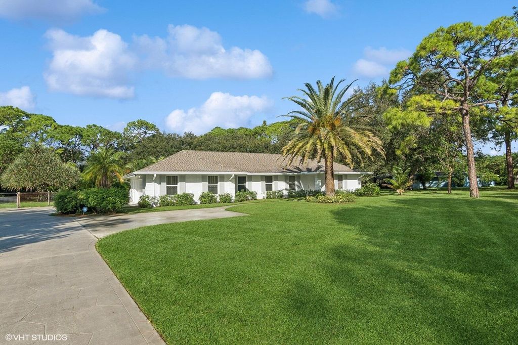 Photo of 8629 Nashua Drive, Palm Beach Gardens, FL 33418 (MLS # R11032185)