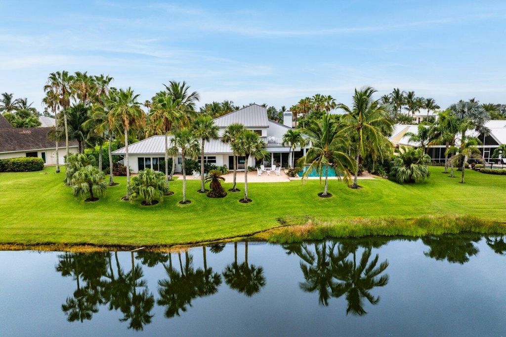 Photo of 2150 SE Golfview Lane, Stuart, FL 34996 (MLS # R11096321)