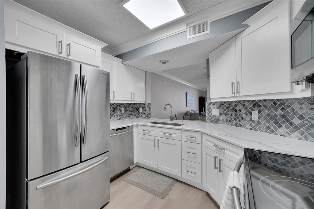 Photo of 116 Lake Emerald Drive #401, Oakland Park, FL 33309 (MLS # F10531104)