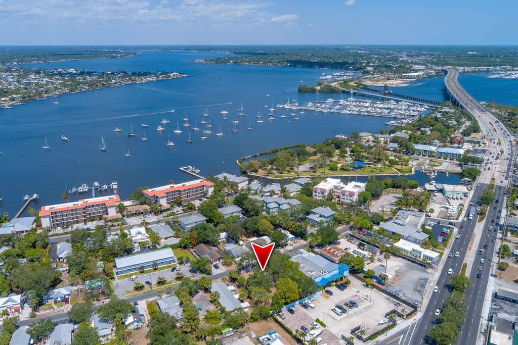 Photo of 633 SW Cleveland Avenue, Stuart, FL 34994 (MLS # R10983280)