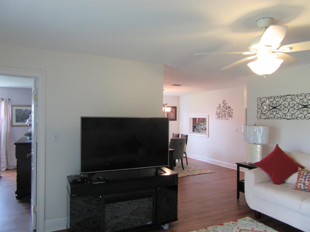 GOLDEN LAKES VILLAGE - Residential