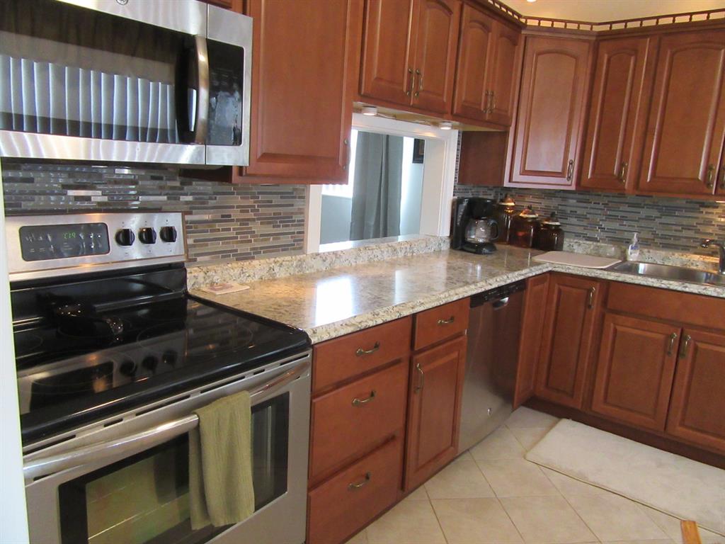 GOLDEN LAKES VILLAGE - Residential