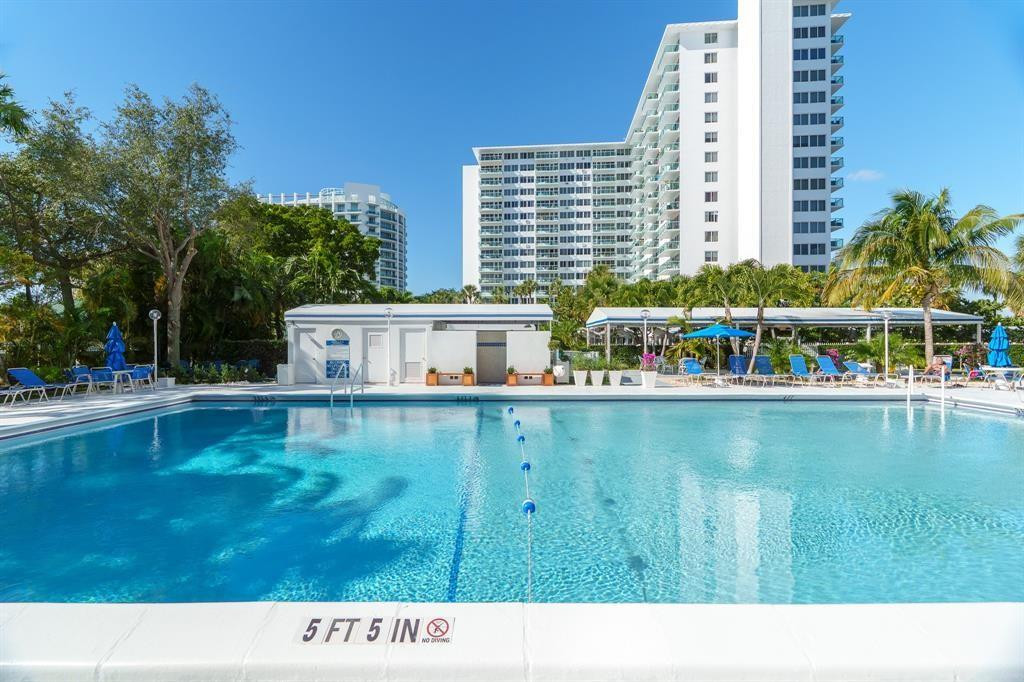 Coral Ridge Towers South - Residential