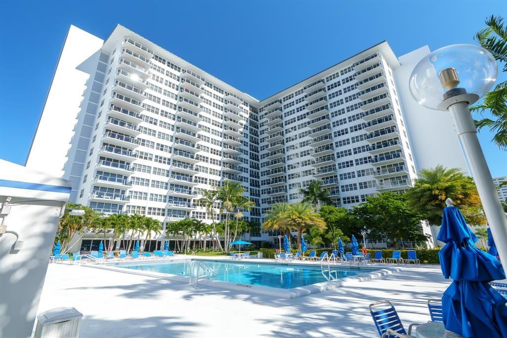 Coral Ridge Towers South - Residential