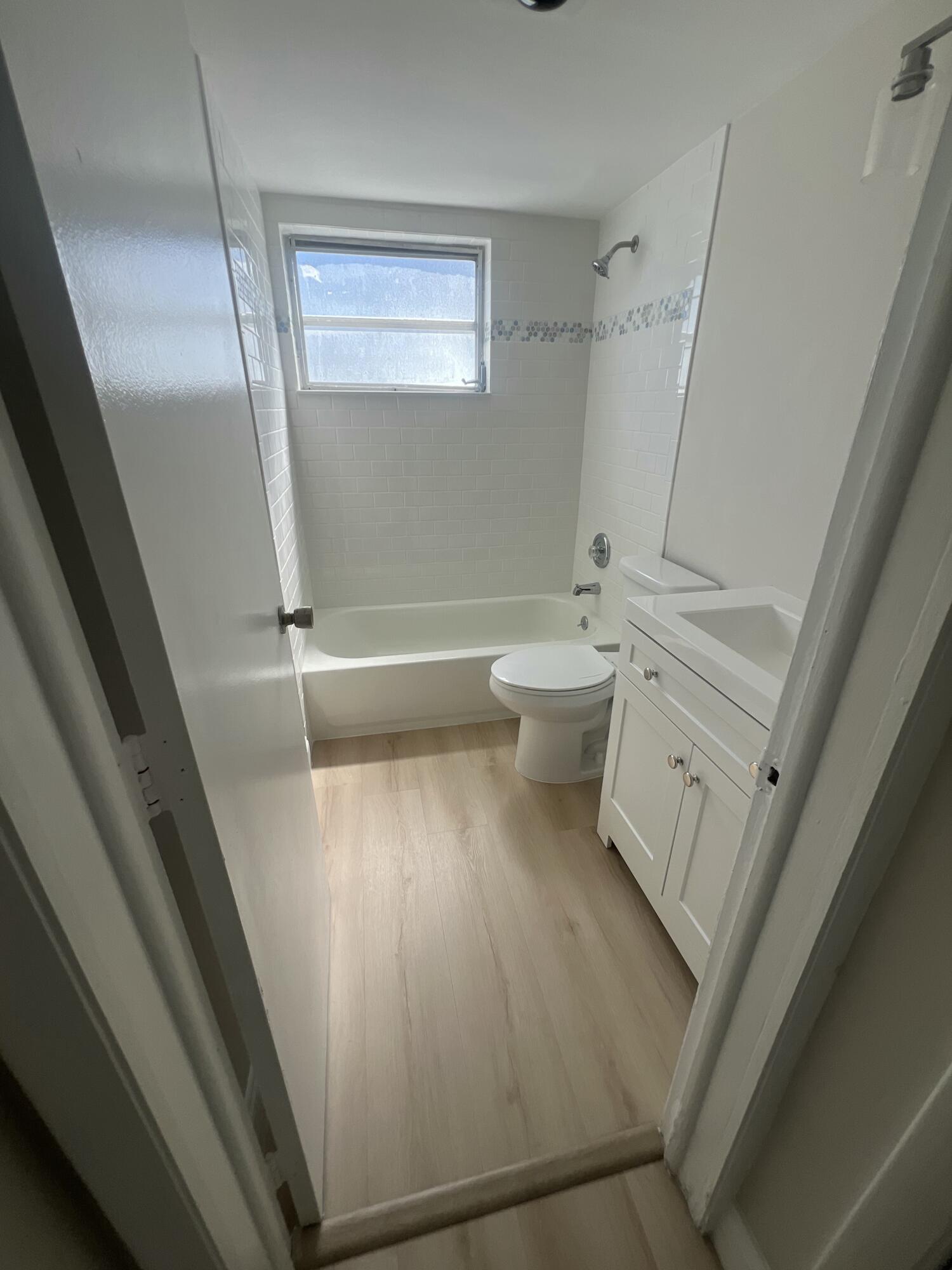 DELRAY MNR - Residential Lease