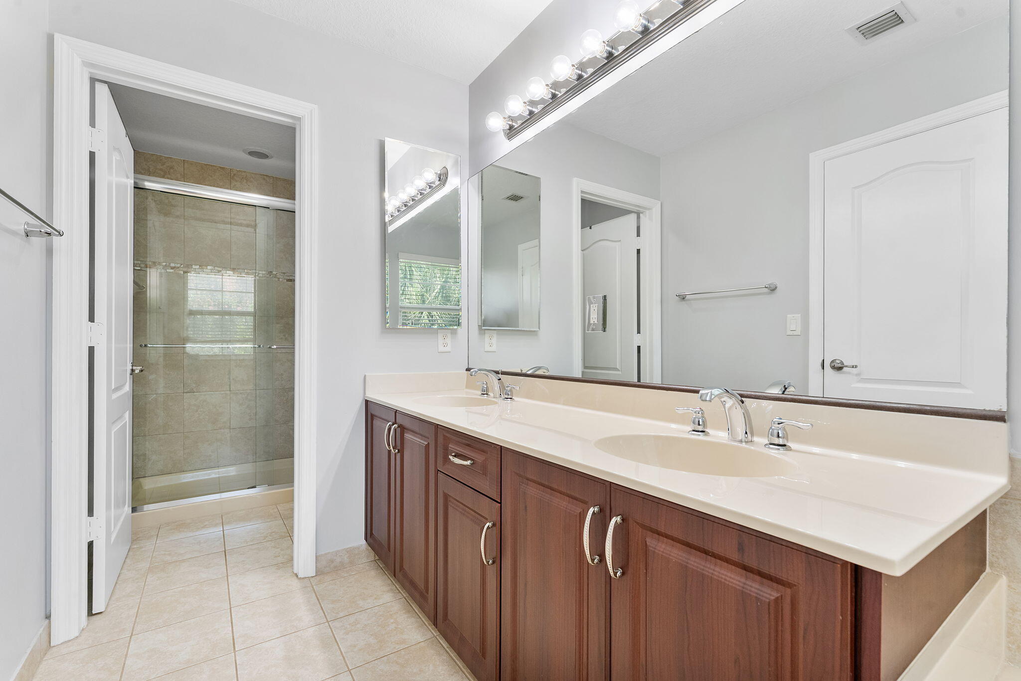 COLONY RESERVE AT LAKE WORTH - Residential