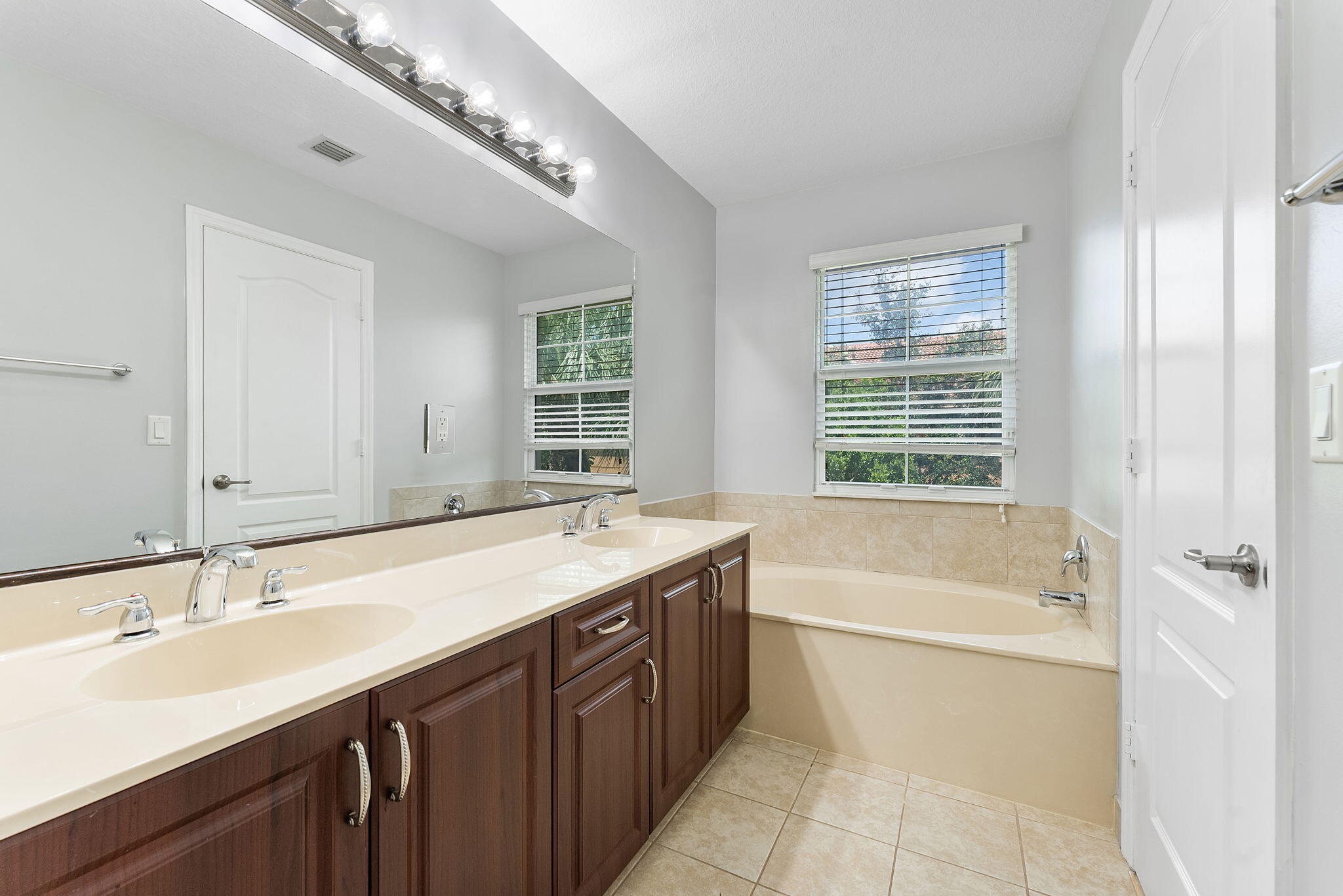 COLONY RESERVE AT LAKE WORTH - Residential