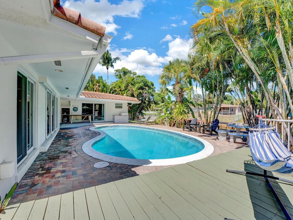 Photo of 701 W Royal Palm Road, Boca Raton, FL 33486 (MLS # B26003547)