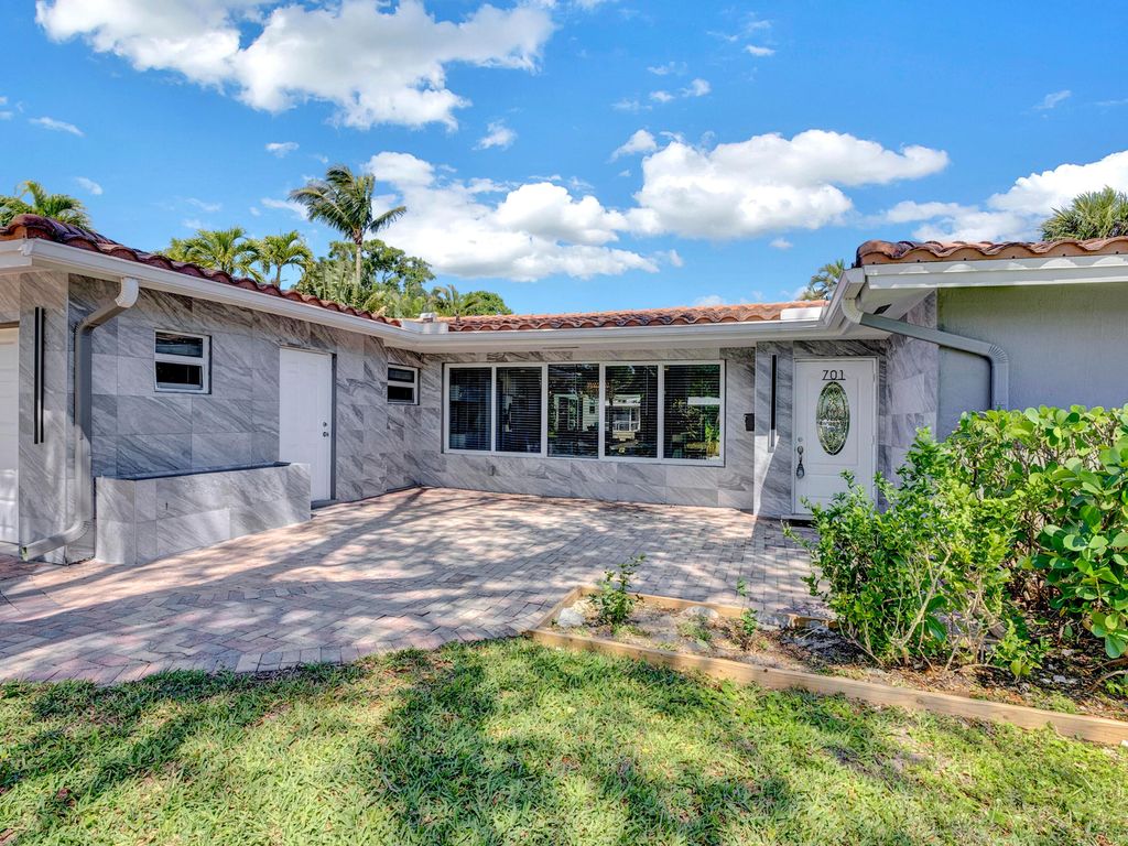 Photo of 701 W Royal Palm Road, Boca Raton, FL 33486 (MLS # B26003547)