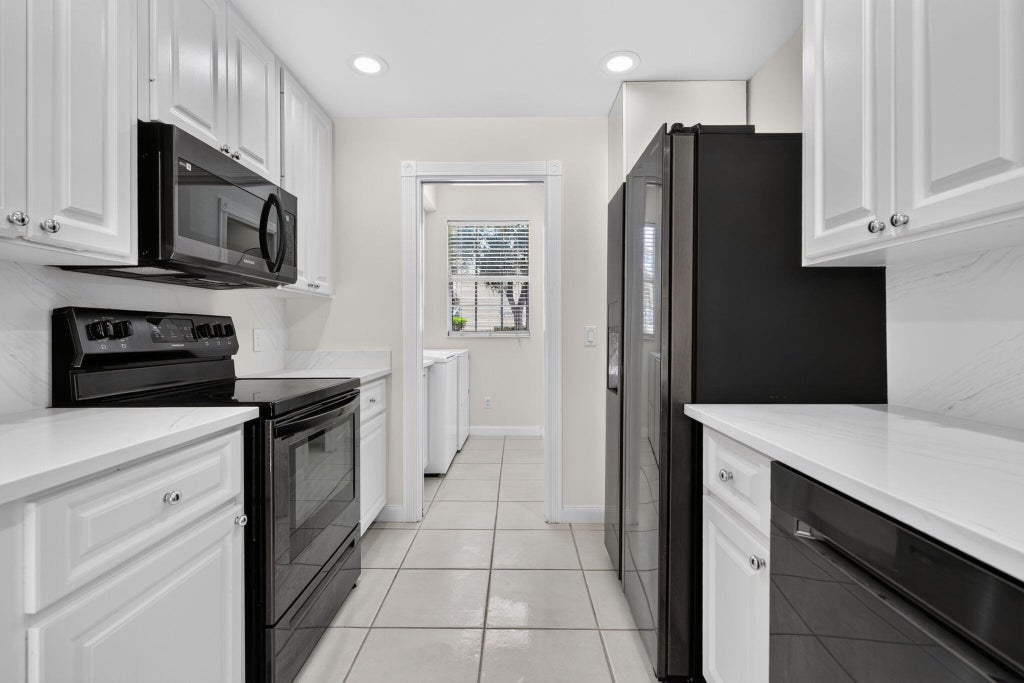 Photo of 112 Santa Barbara Way, Palm Beach Gardens, FL 33410 (MLS # B26045181)