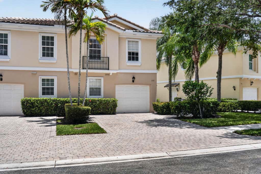 Photo of 112 Santa Barbara Way, Palm Beach Gardens, FL 33410 (MLS # B26045181)
