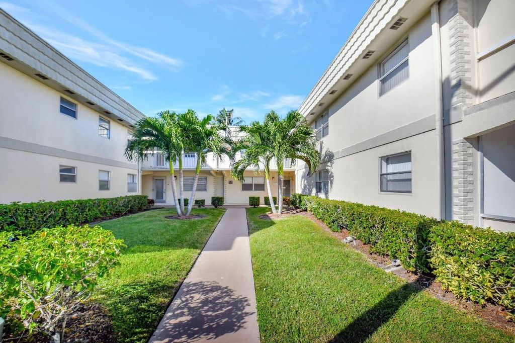 Photo of 704 Saxony O, Delray Beach, FL 33446 (MLS # R11158336)