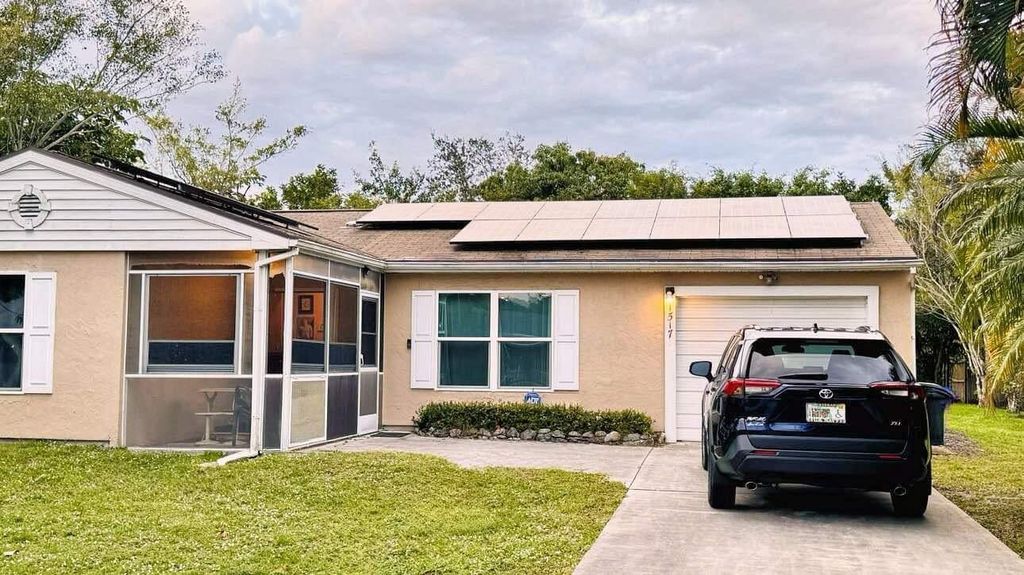 Photo of 1517 SE Minorca Avenue, Port Saint Lucie, FL 34952 (MLS # R10971435)