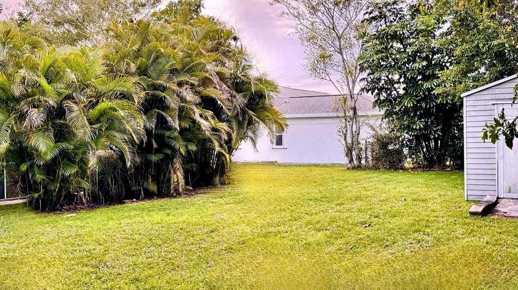 Photo of 1517 SE Minorca Avenue, Port Saint Lucie, FL 34952 (MLS # R10971435)