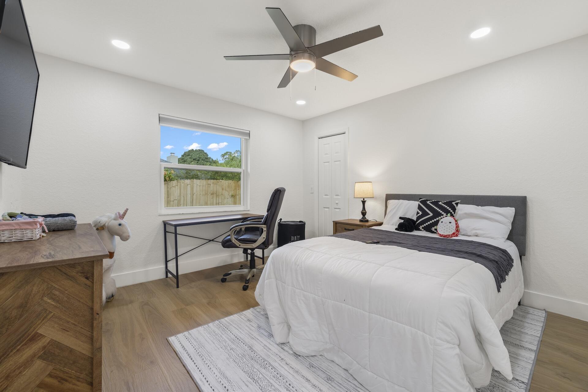 PINEWOOD EAST 2 OF WELLINGTON - Residential Lease