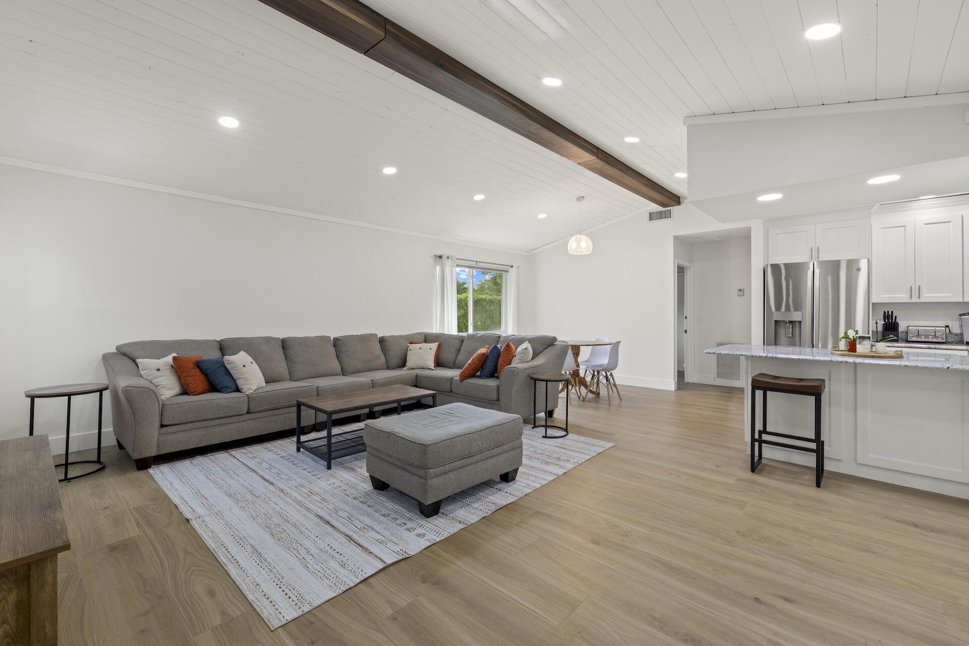 PINEWOOD EAST 2 OF WELLINGTON - Residential Lease