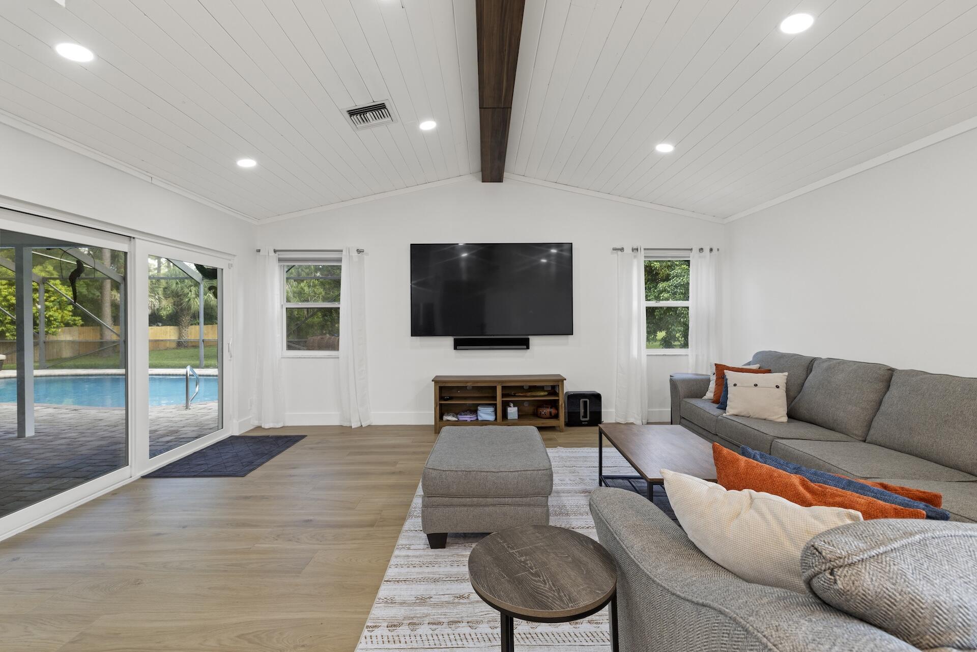 PINEWOOD EAST 2 OF WELLINGTON - Residential Lease