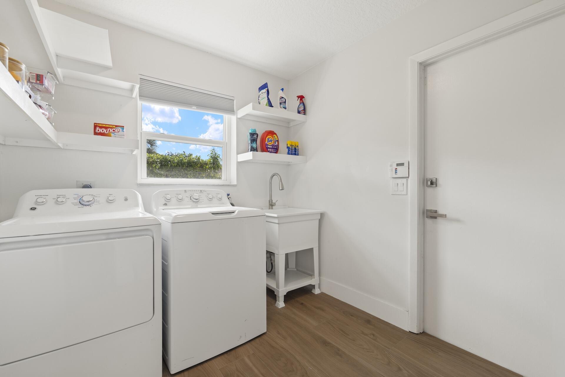 PINEWOOD EAST 2 OF WELLINGTON - Residential Lease