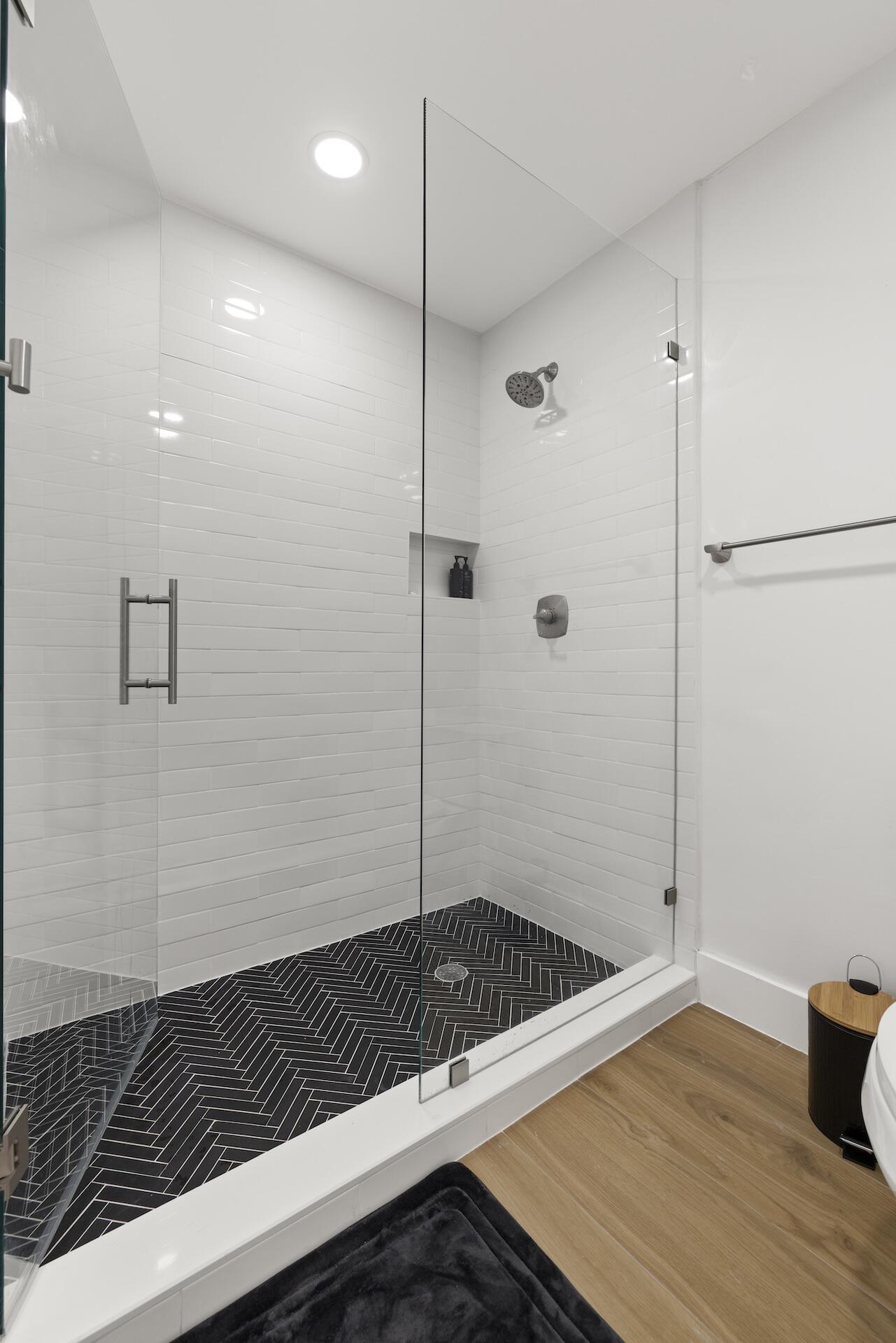 PINEWOOD EAST 2 OF WELLINGTON - Residential Lease