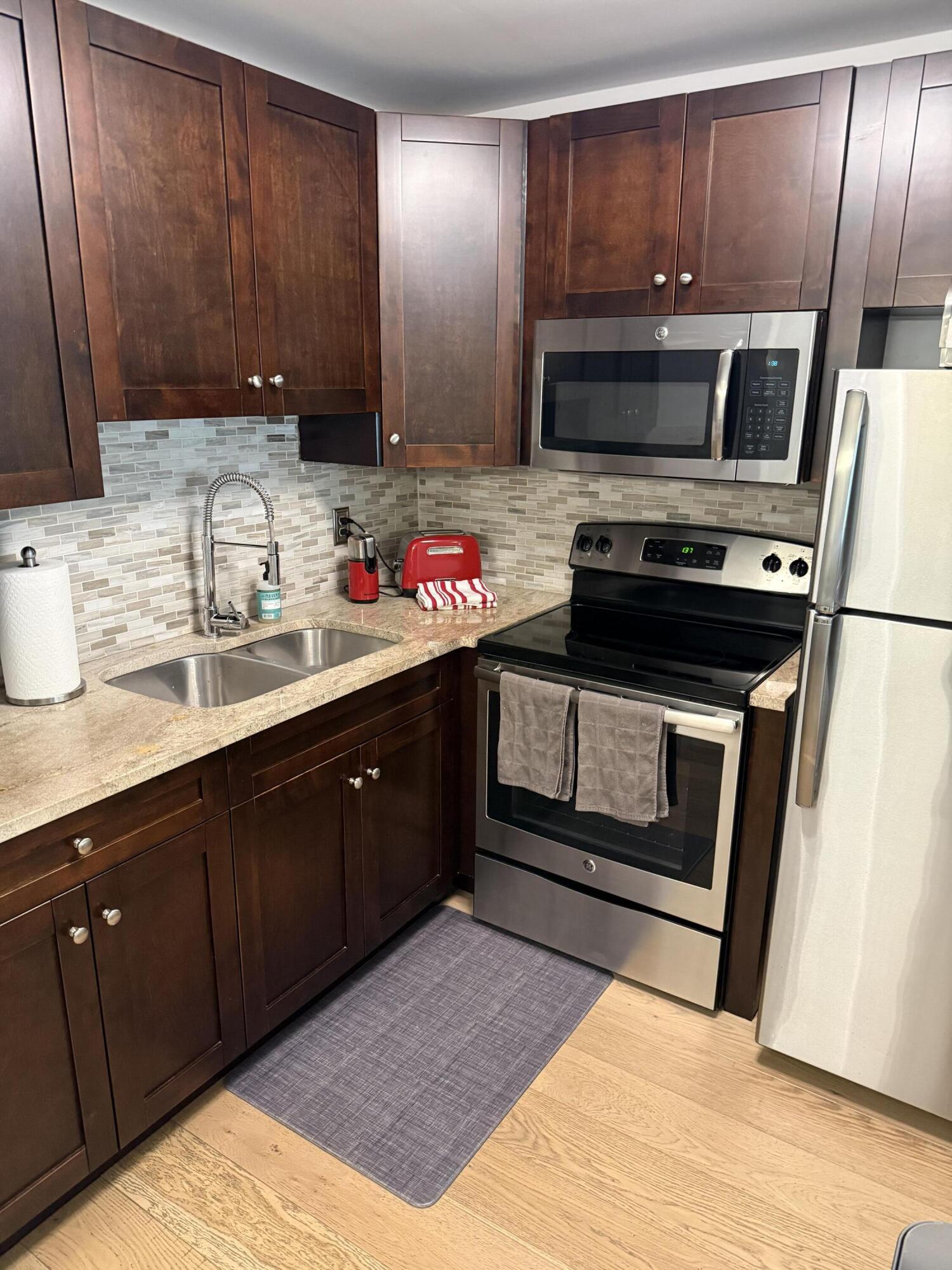 MURRY HILLS APT BLDG CONDO - Residential