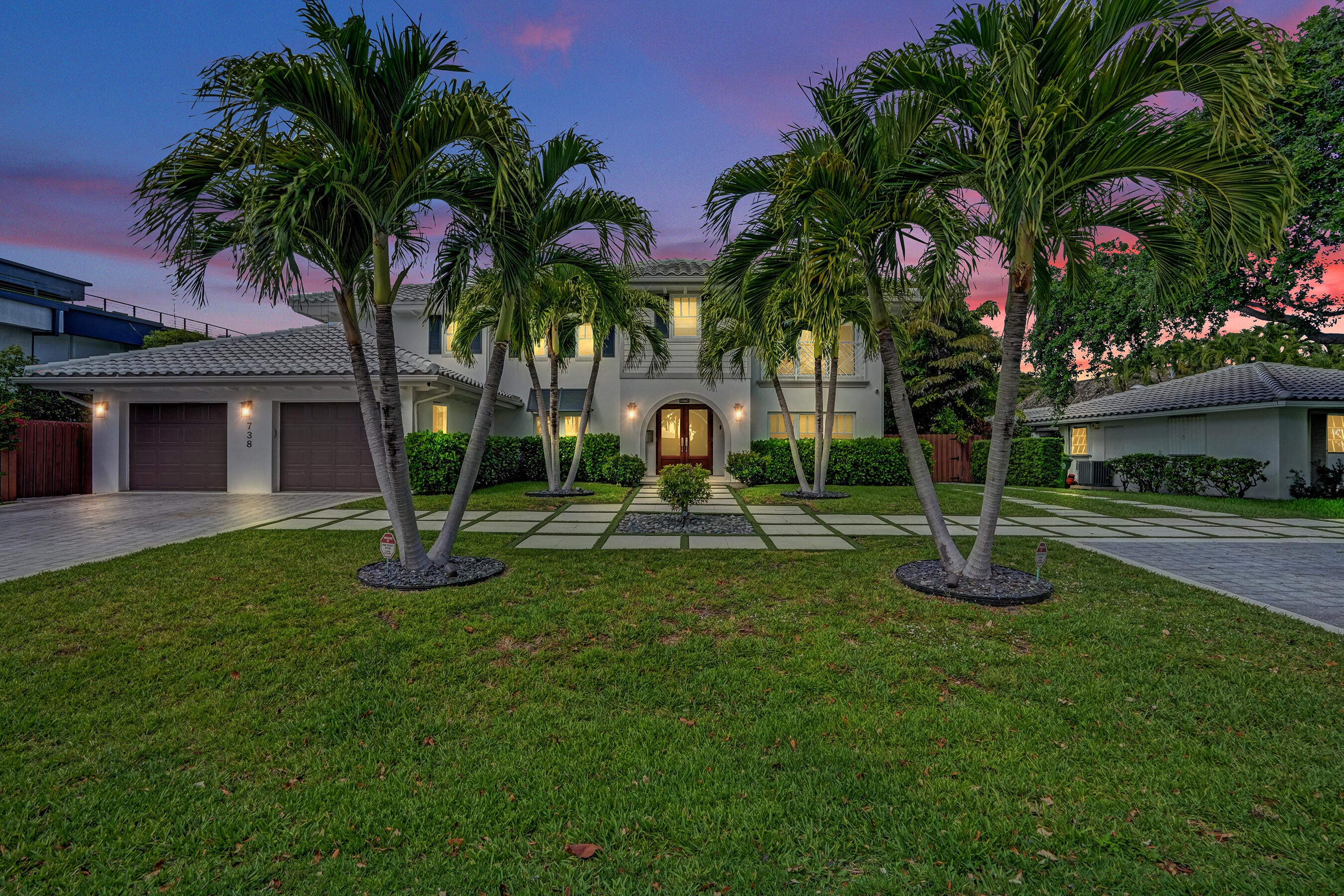 738 MIDDLE RIVER Drive