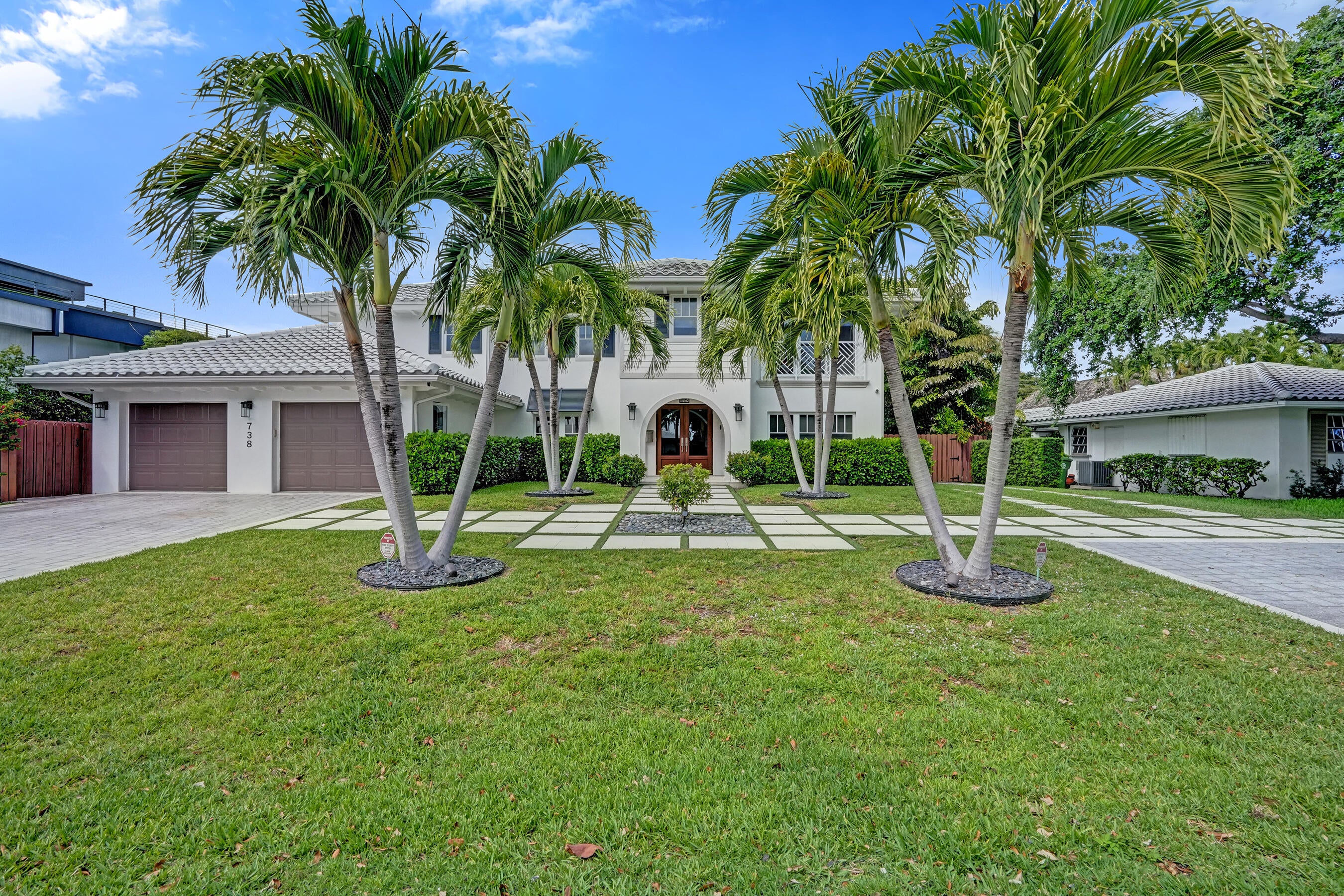 738 MIDDLE RIVER Drive