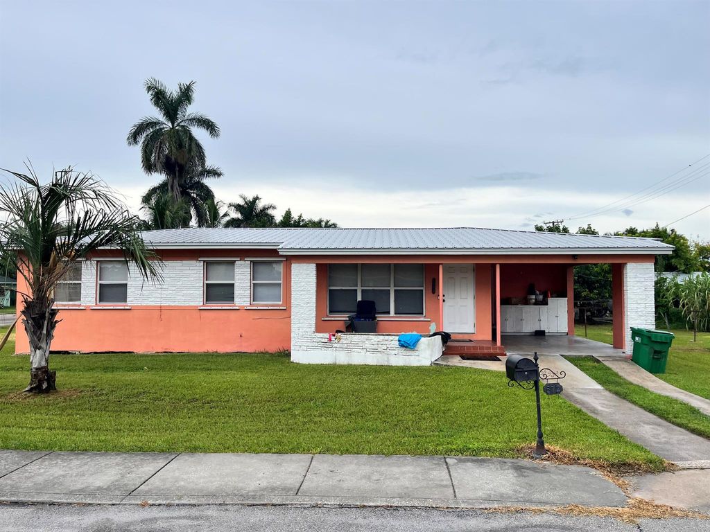 Photo of 572 Barack Obama Blvd, Pahokee, FL 33476 (MLS # R11018905)