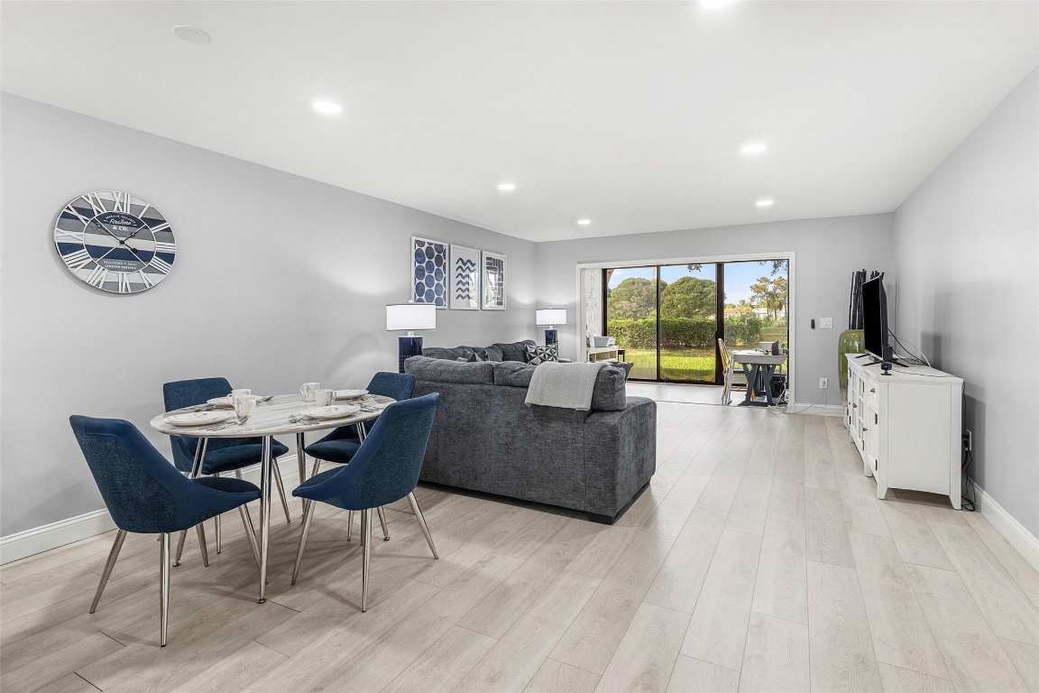 9286 Vista Del Lago E