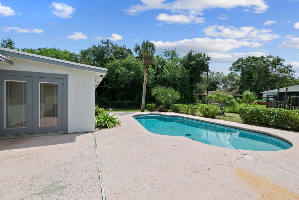 Photo of 7703 Santana Avenue, Fort Pierce, FL 34951 (MLS # R11020810)