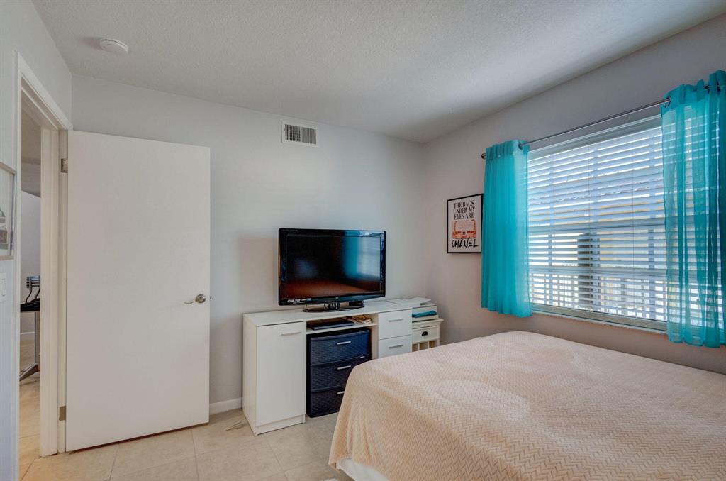 BAY REACH CONDO - Residential Lease