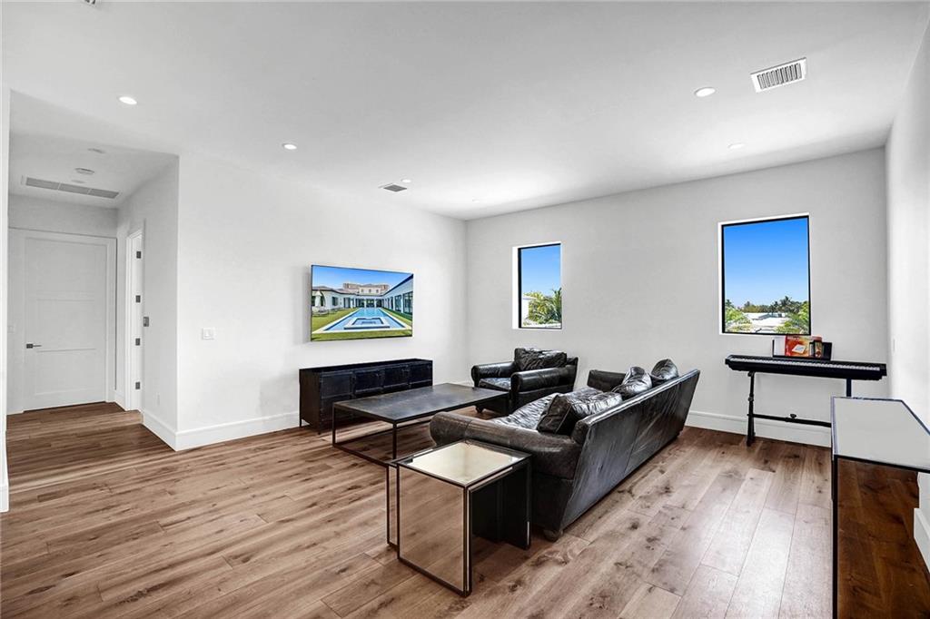 SEA RANCH LAKES - Residential