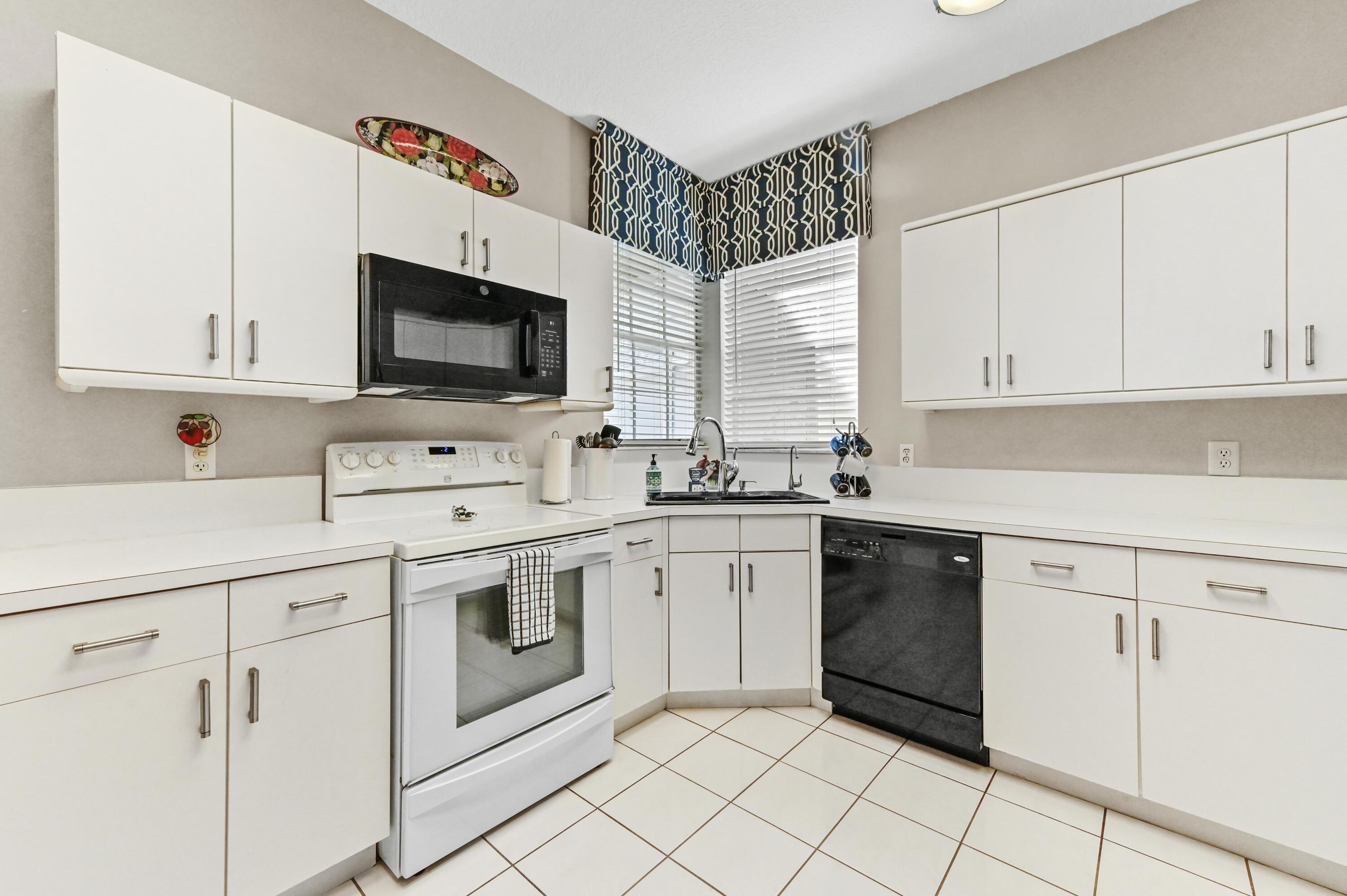 PINE RIDGE AT DELRAY BEACH - Residential