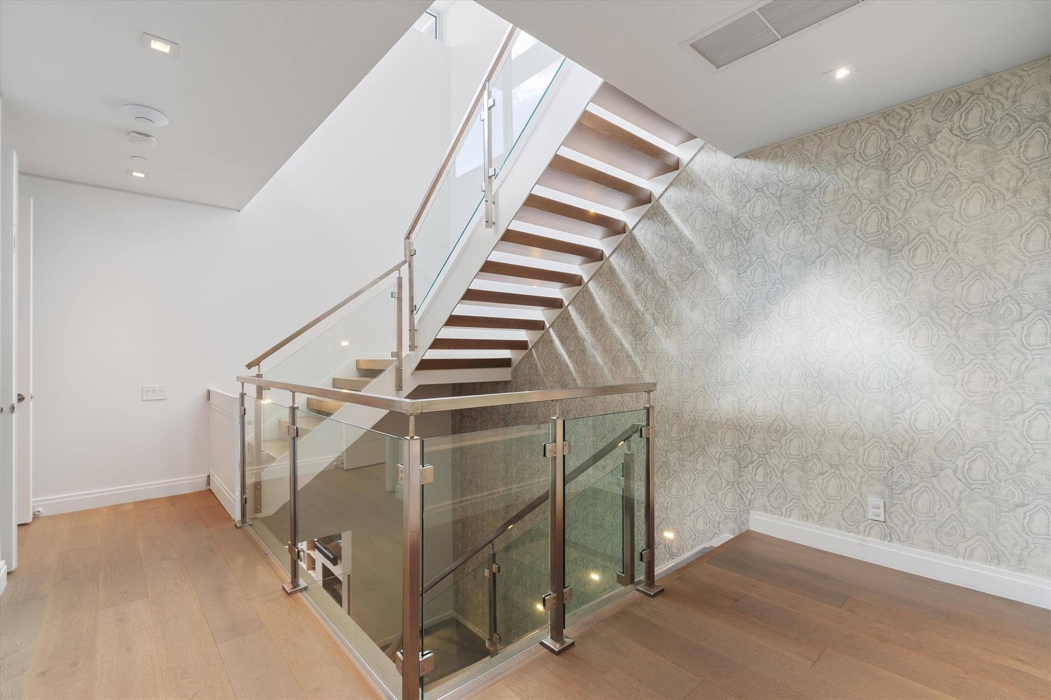 SEAGATE YACHT CLUB - Residential