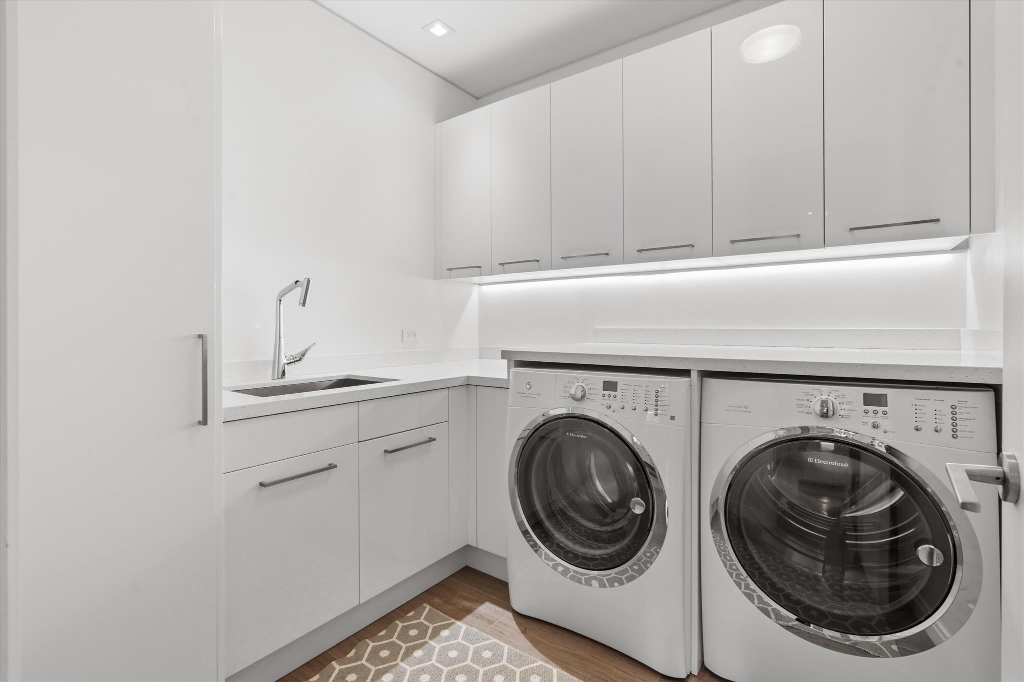 SEAGATE YACHT CLUB - Residential