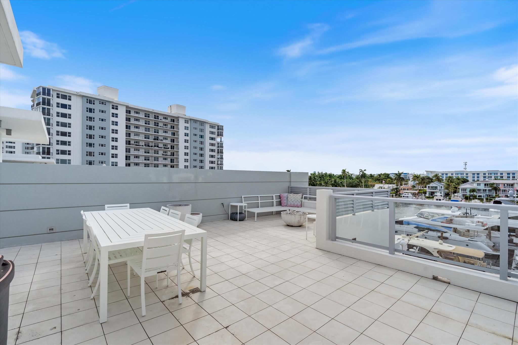 SEAGATE YACHT CLUB - Residential