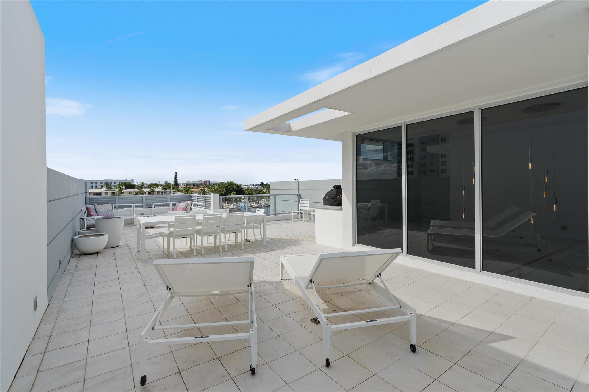 SEAGATE YACHT CLUB - Residential