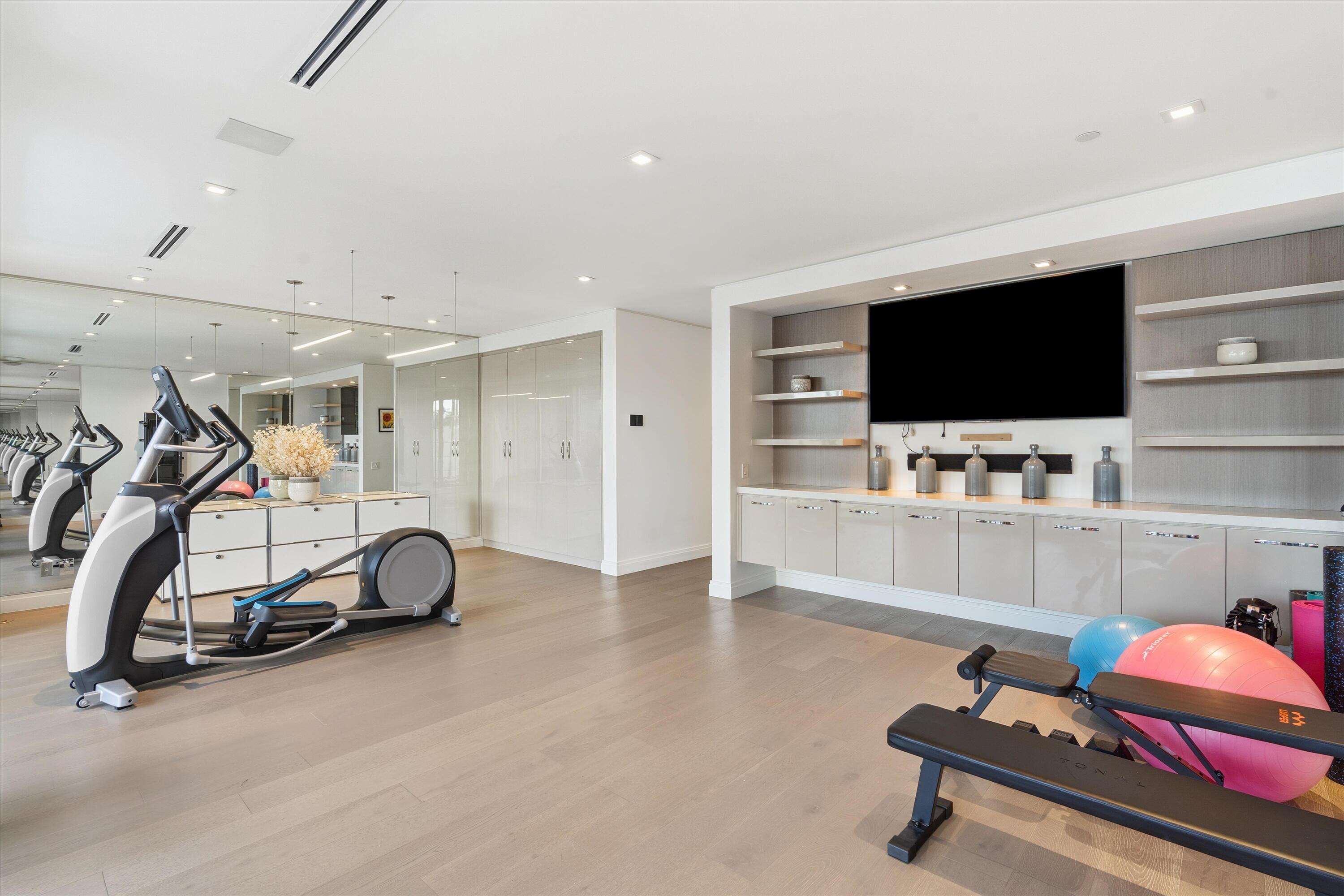 SEAGATE YACHT CLUB - Residential