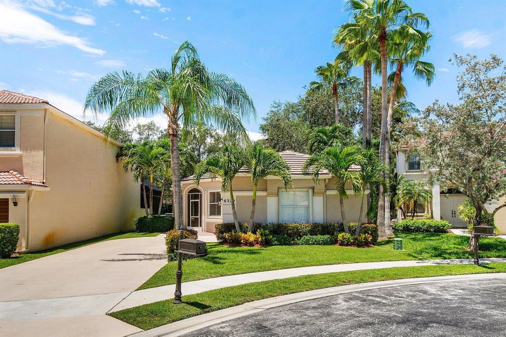 Photo of 6329 Stonehurst Circle, Lake Worth, FL 33467 (MLS # R11110291)