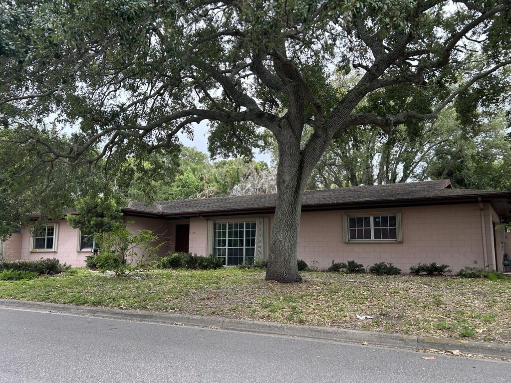 Photo of 1105 Kentucky Avenue, Fort Pierce, FL 34950 (MLS # B26023500)