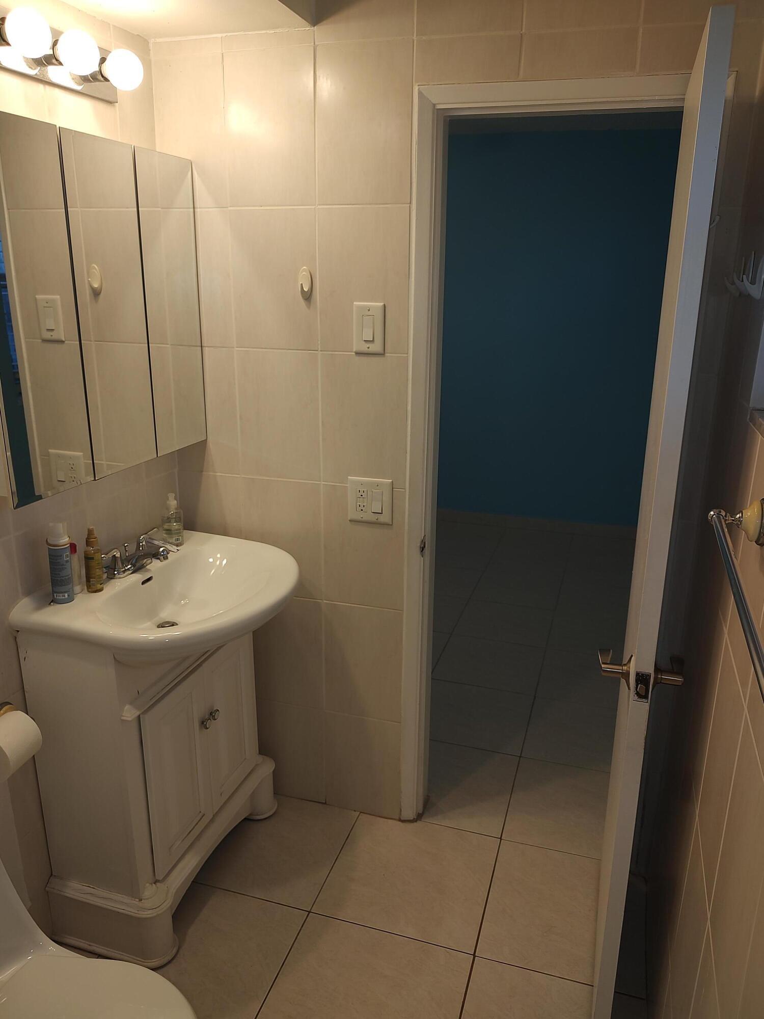 VENTURA VILLAS CONDO - Residential Lease