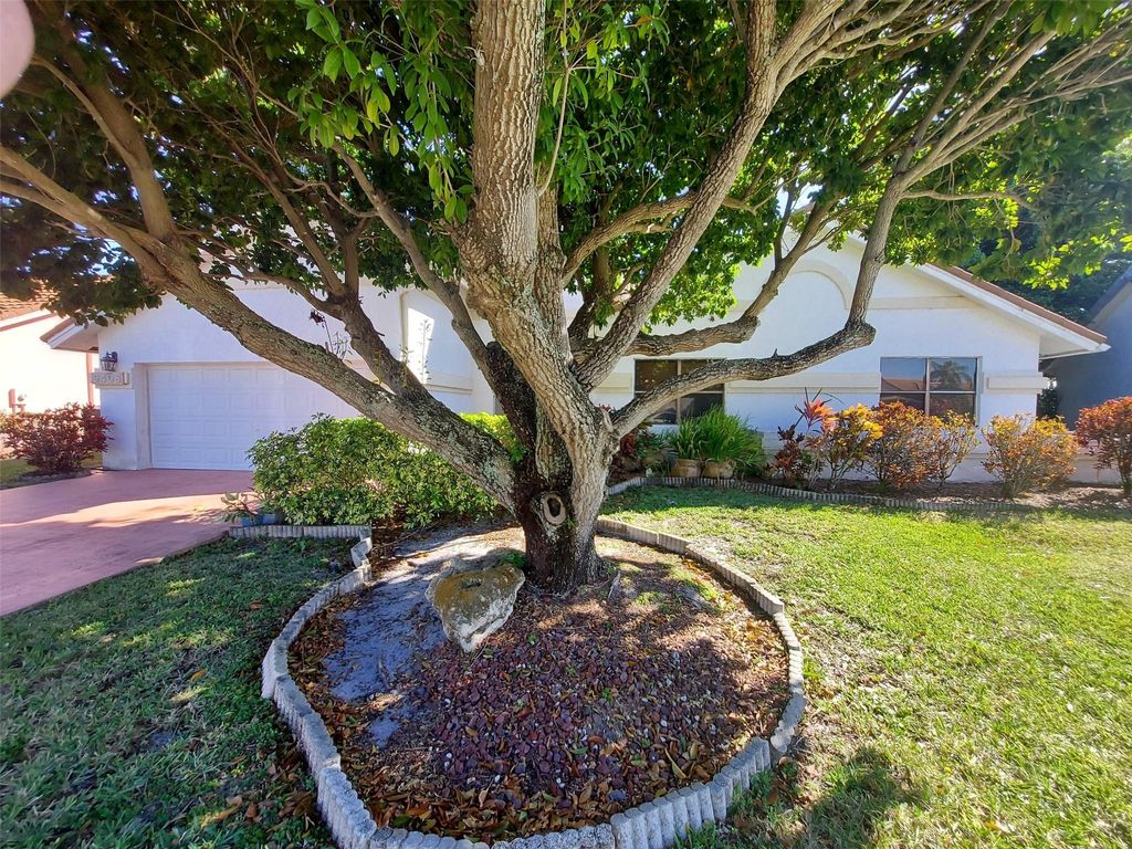 Photo of 9408 Sun Pointe Drive, Boynton Beach, FL 33437 (MLS # F10554801)