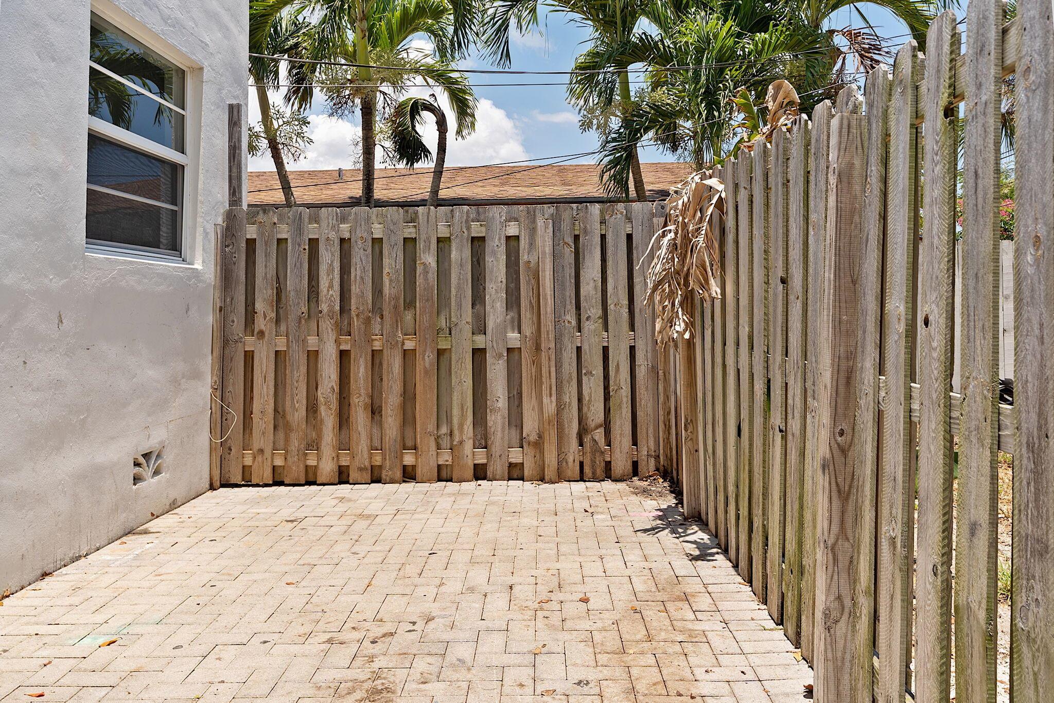 LAKE WORTH TOWN OF - Residential Income