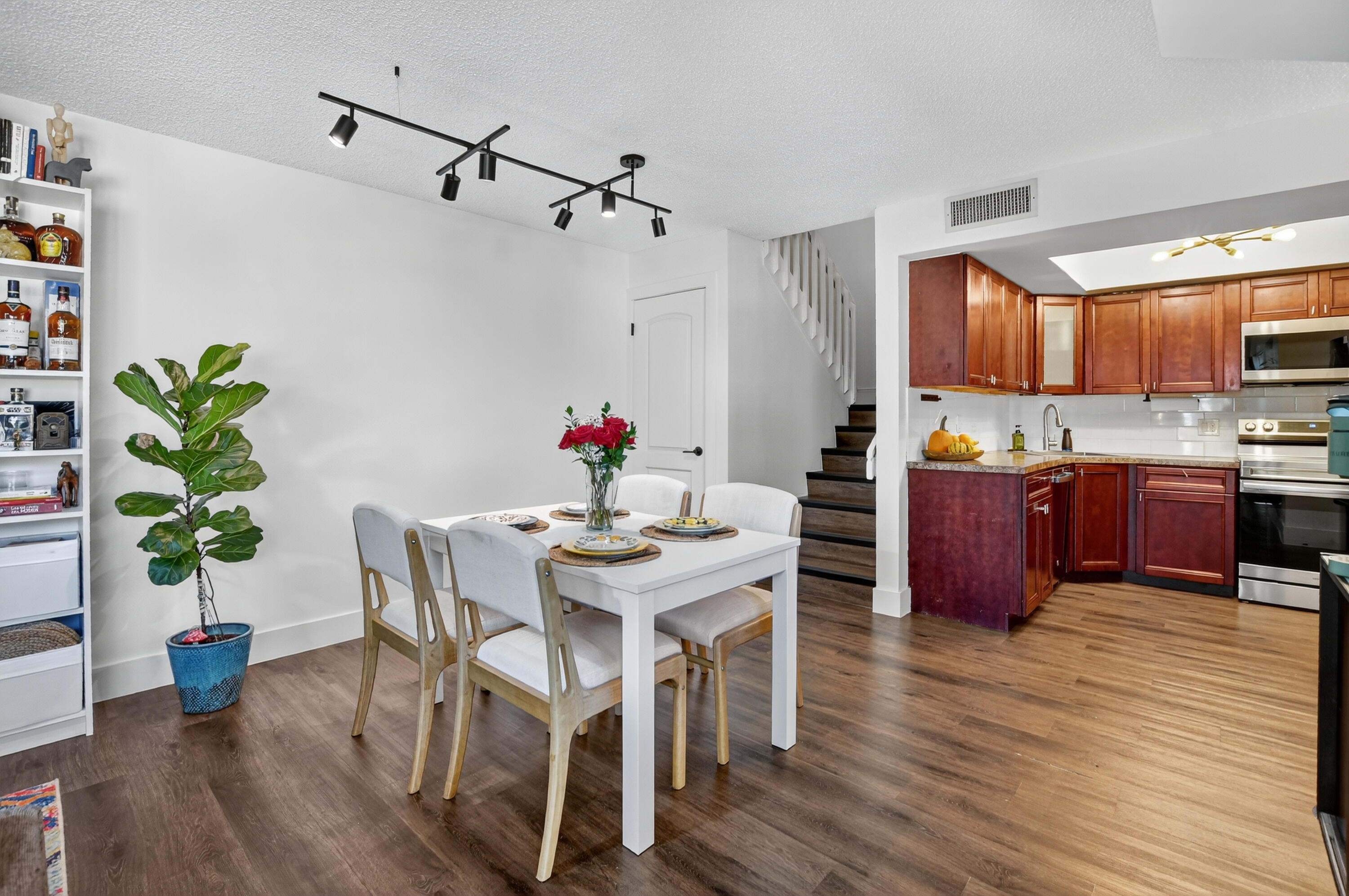 LE VILLAGE DE PROVENCE 2 - Residential Lease