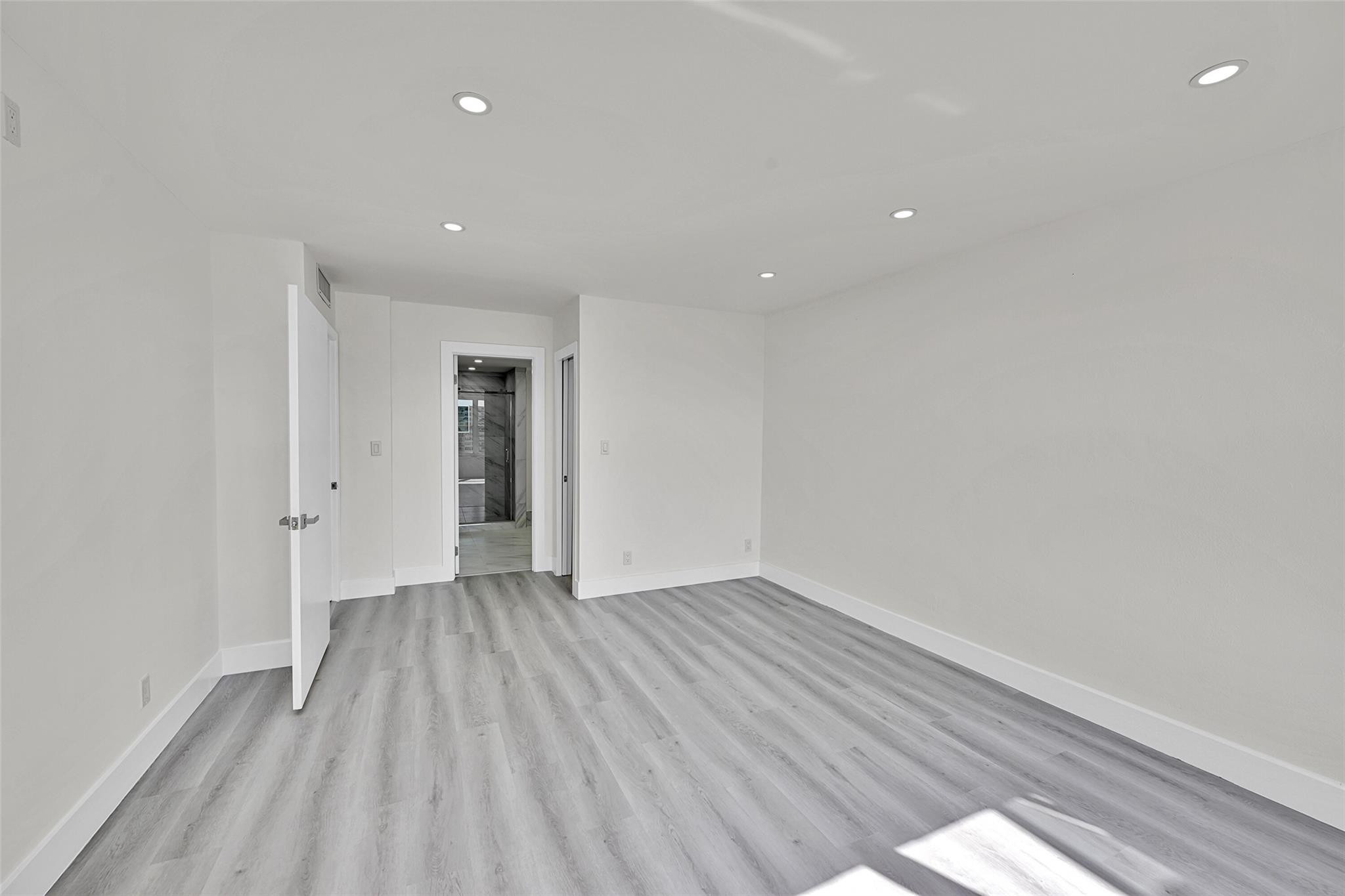 Royal Ambassador Condo - Residential Lease