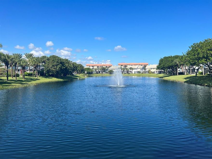 Walk 5 min to the beach from this beautiful furnished unit in Jupiter's popular Sea Colony Community. Besides 2 spacious bedrooms there is also a loft which can be used as office space if needed. The community pool area was just completely redone and is gorgeous!