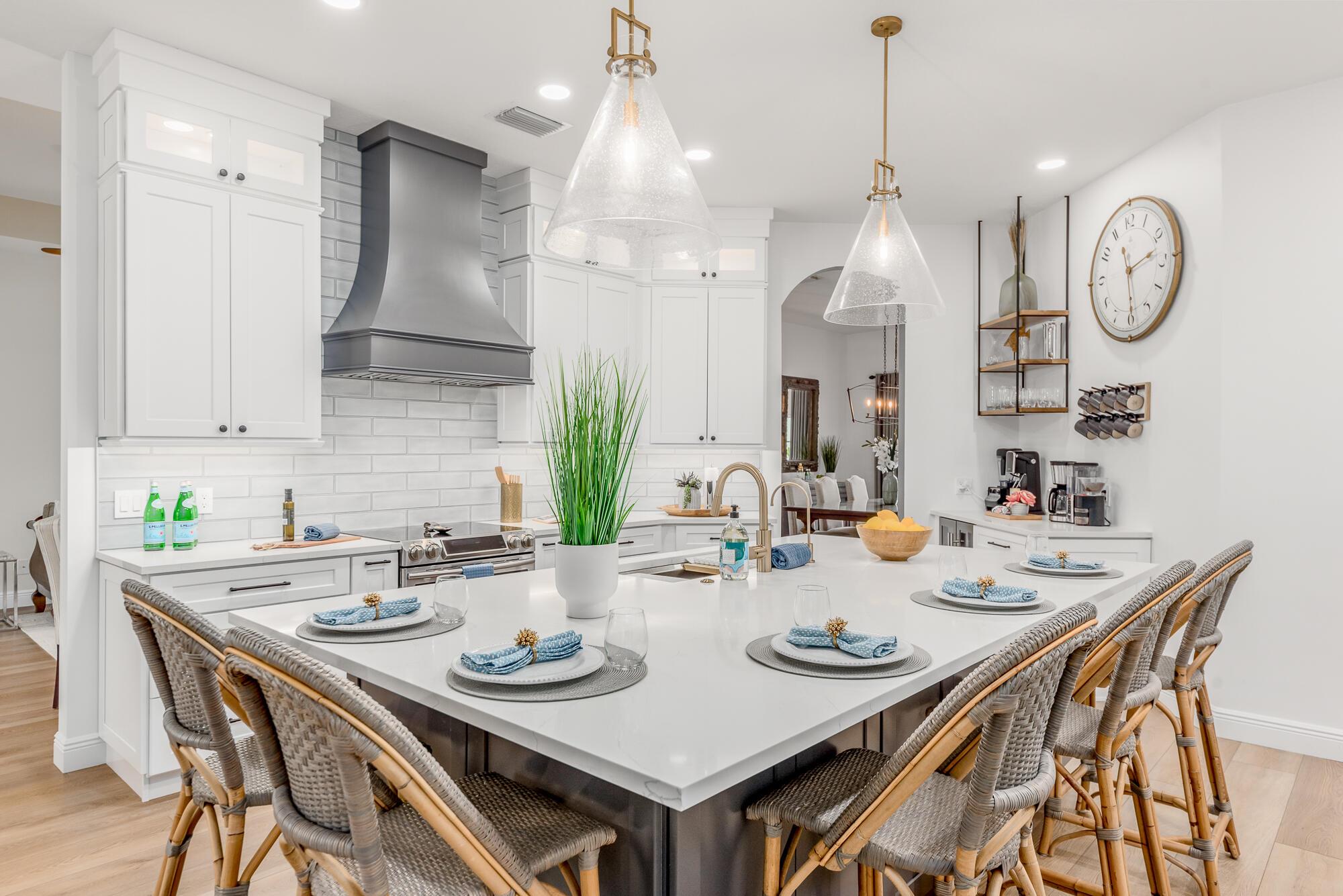 2501 SW Buena Vista Drive